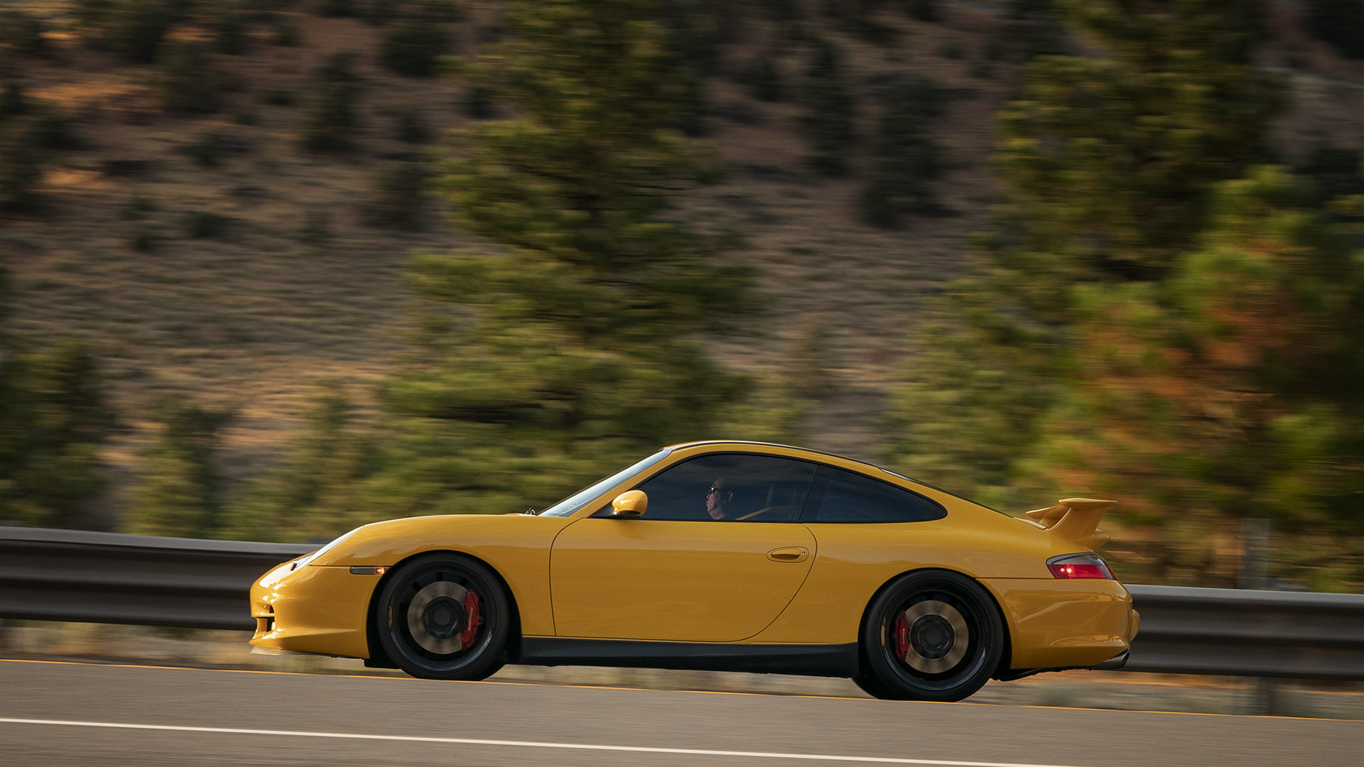 Speed Yellow in the Sierra Nevada – 996 Porsche 911 GT3