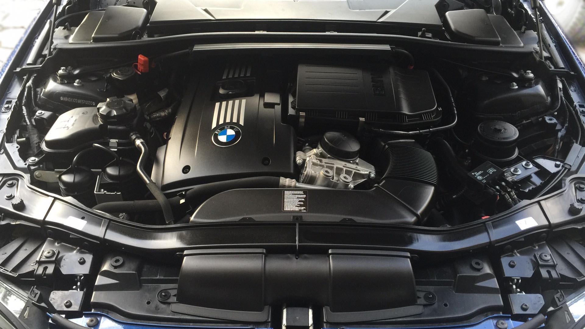 BMW E90 3 Series 335xi specs, dimensions