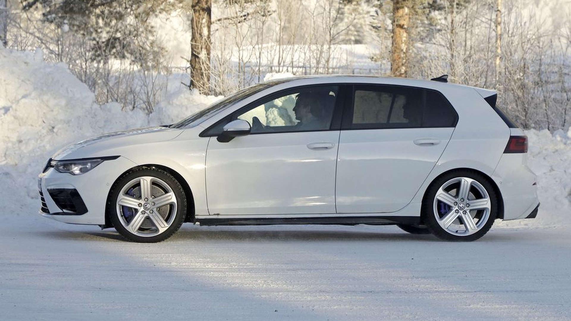 Volkswagen MK8 Golf R Spotted Without Camouflage